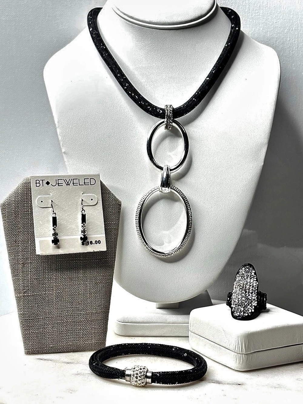Jeweled Statement Jewelry Set in Black & Silver